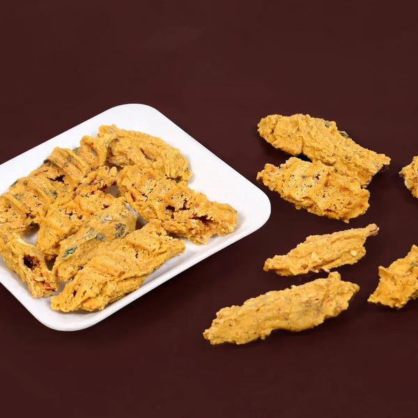 Hari Mirchi Dhaniya Pyaaz Moong Dal Wadiyan