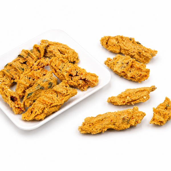 Hari Mirchi Dhaniya Pyaaz Moong Dal Wadiyan